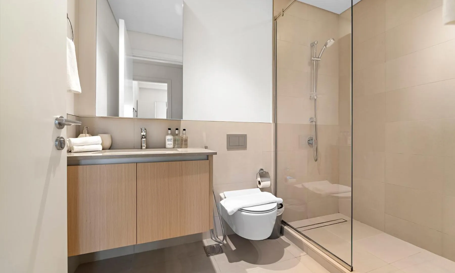 1Br Summer 4 Direct Beach Access Dubai