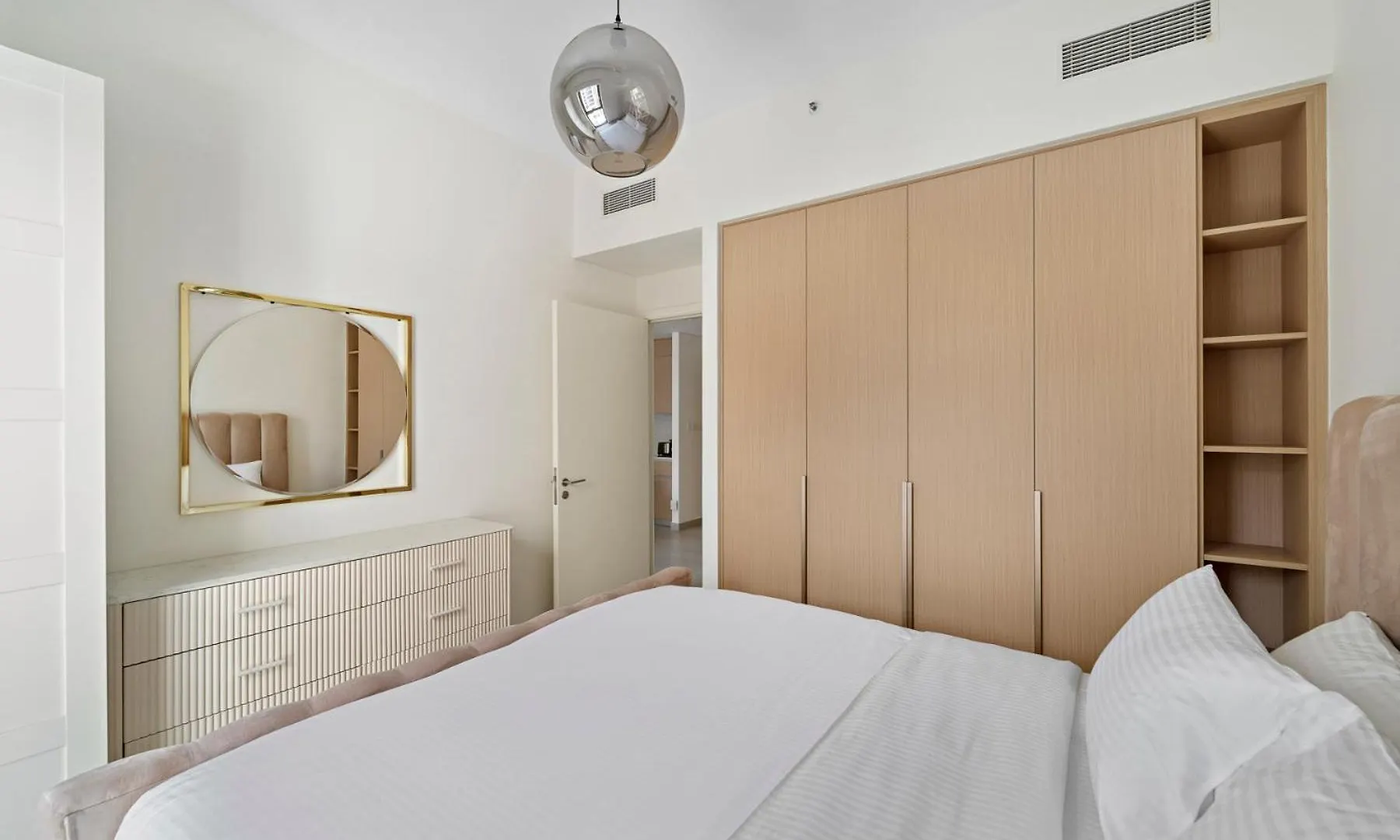 1Br Summer 4 Direct Beach Access Dubai Apartment